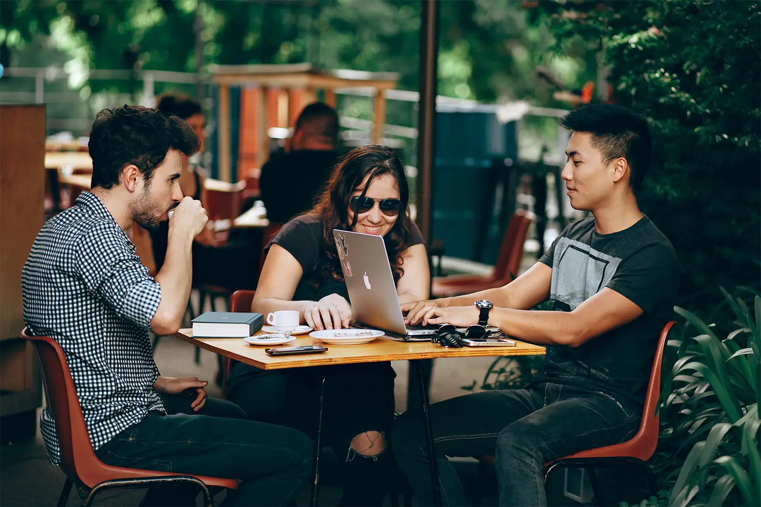 Millenials meeting on an esplanade